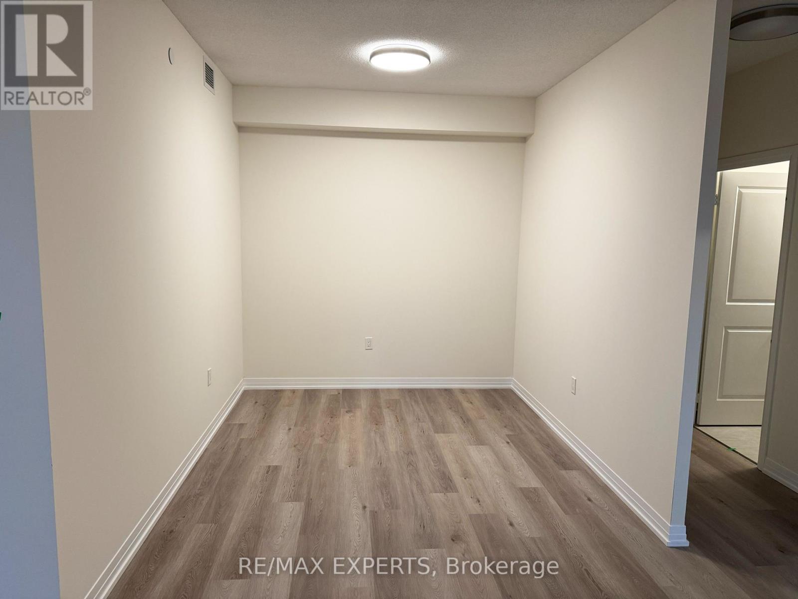 2701 - 15 Watergarden Drive, Mississauga, Ontario L5R 0H4 - Photo 9 - W12465017