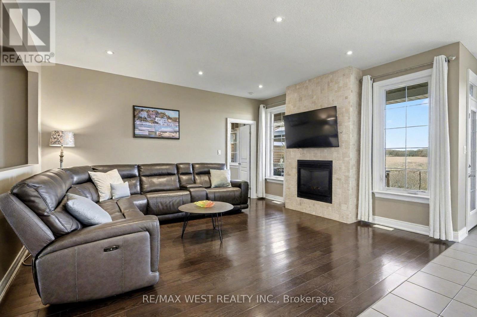 58 Forestview Court, West Lincoln, Ontario  L0R 2A0 - Photo 5 - X12492242