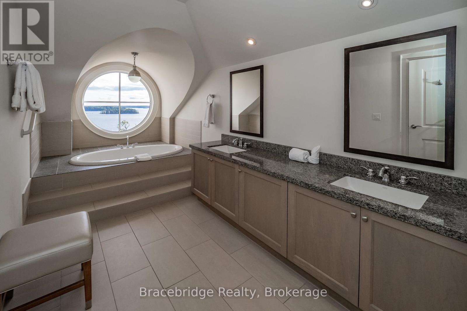 1869 Muskoka Rd 118 W Highway, Muskoka Lakes, Ontario  P1L 1W9 - Photo 5 - X12493890