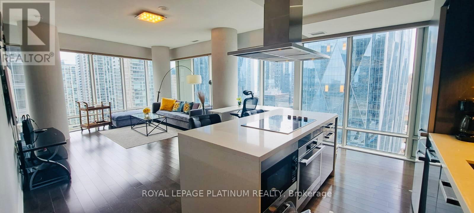 2402 - 8 The Esplanade, Toronto, Ontario  M5E 0A6 - Photo 2 - C12488920