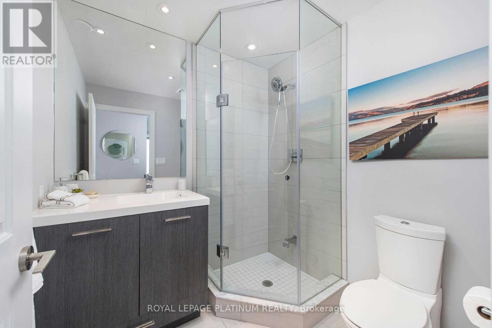 2402 - 8 The Esplanade, Toronto, Ontario  M5E 0A6 - Photo 8 - C12488920