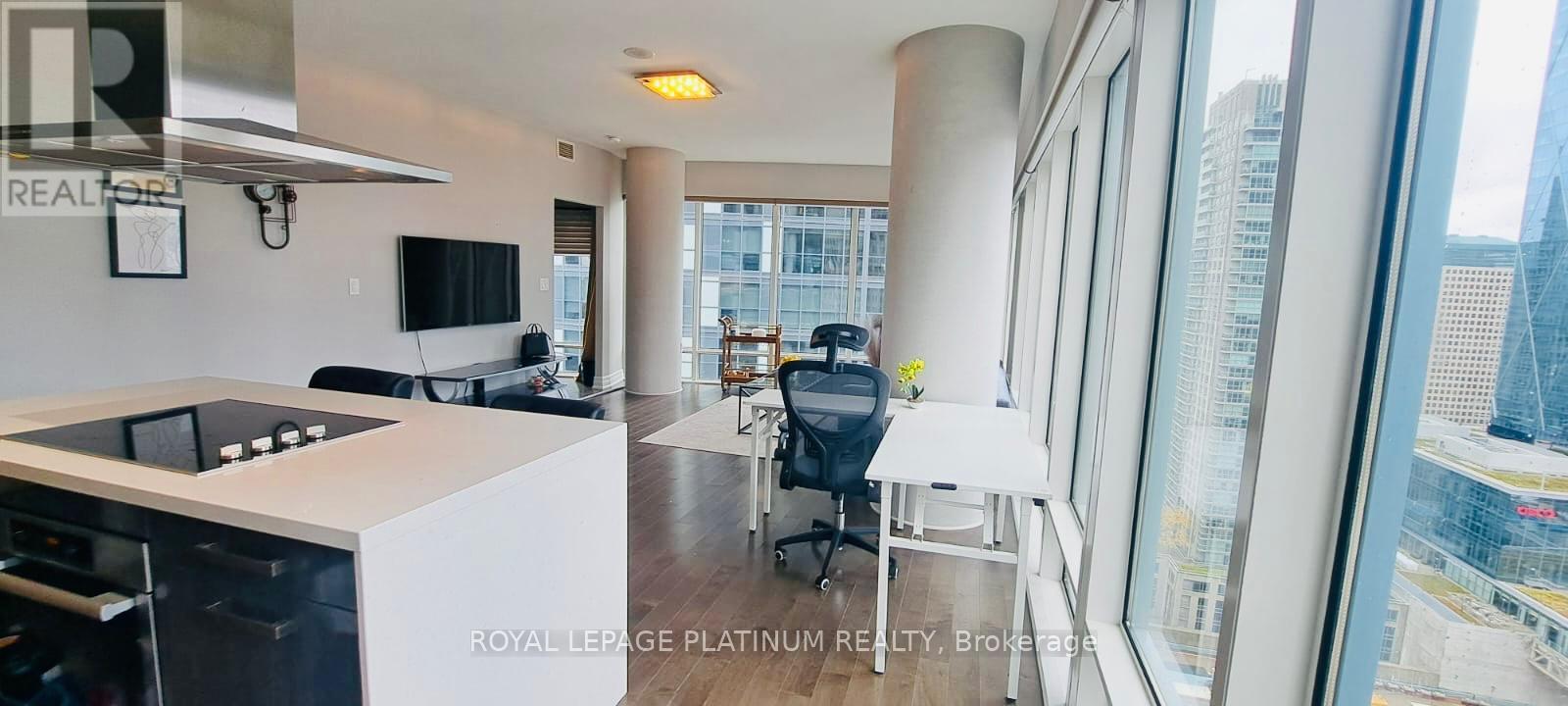 2402 - 8 The Esplanade, Toronto, Ontario  M5E 0A6 - Photo 4 - C12488920