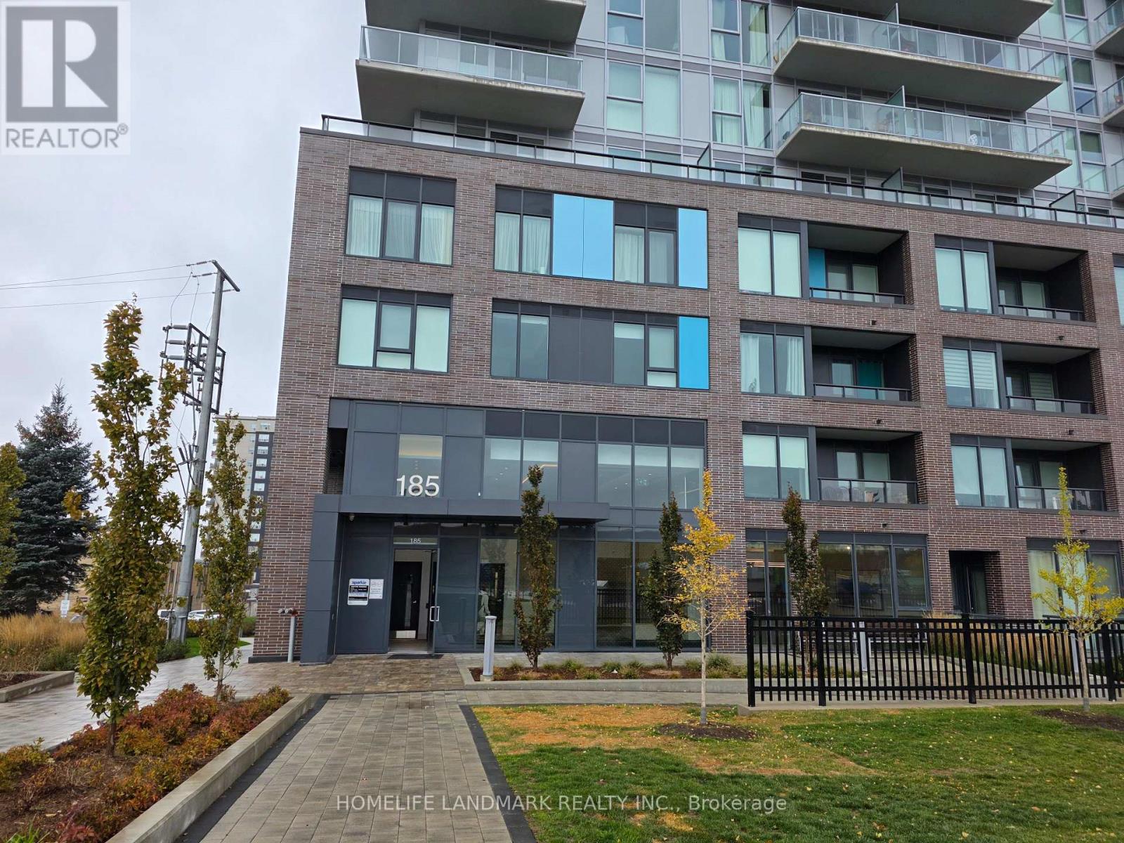 708 - 185 Deerfield Road, Newmarket, Ontario  L3Y 0G7 - Photo 2 - N12445999