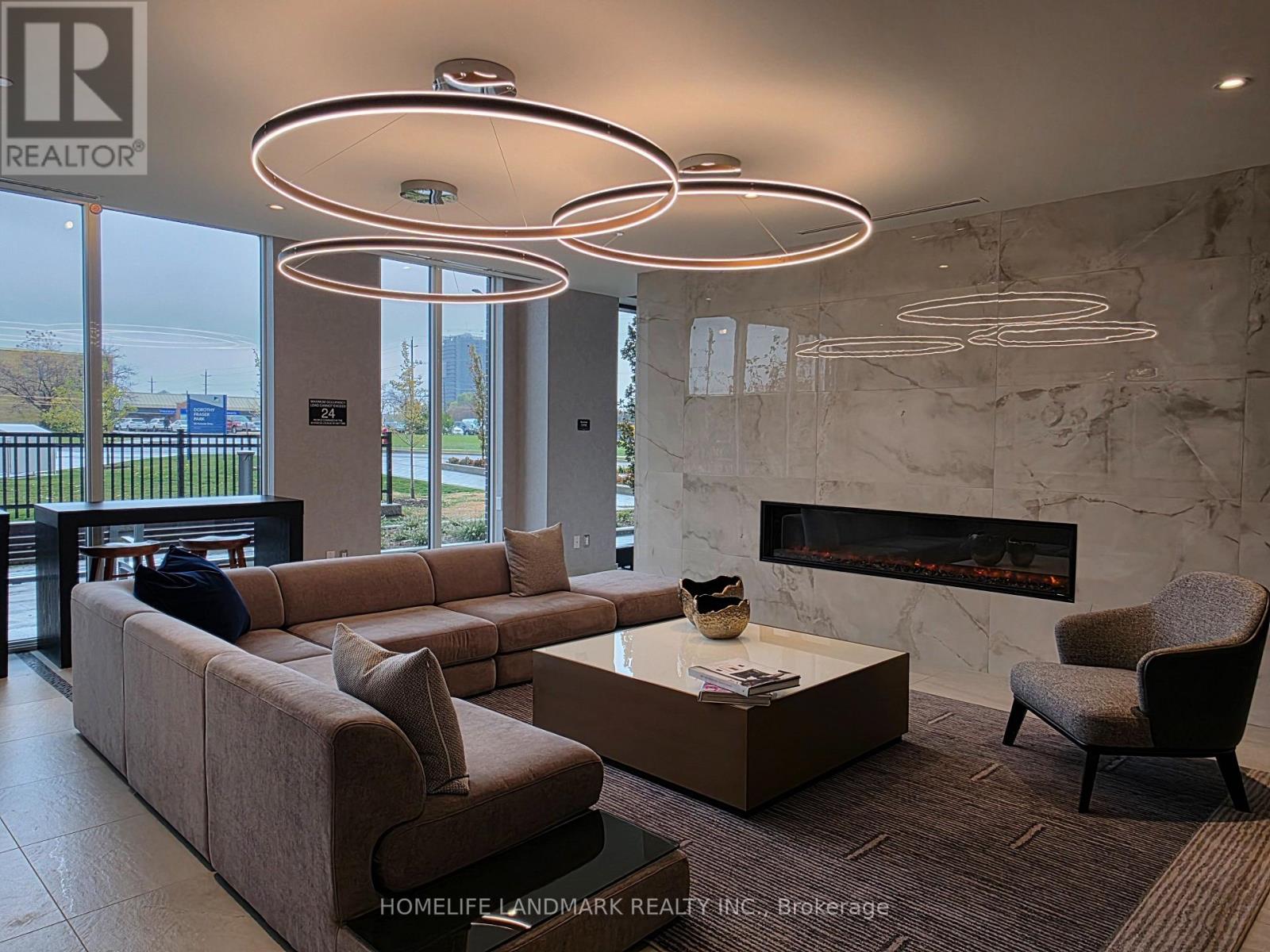 708 - 185 Deerfield Road, Newmarket, Ontario  L3Y 0G7 - Photo 4 - N12445999