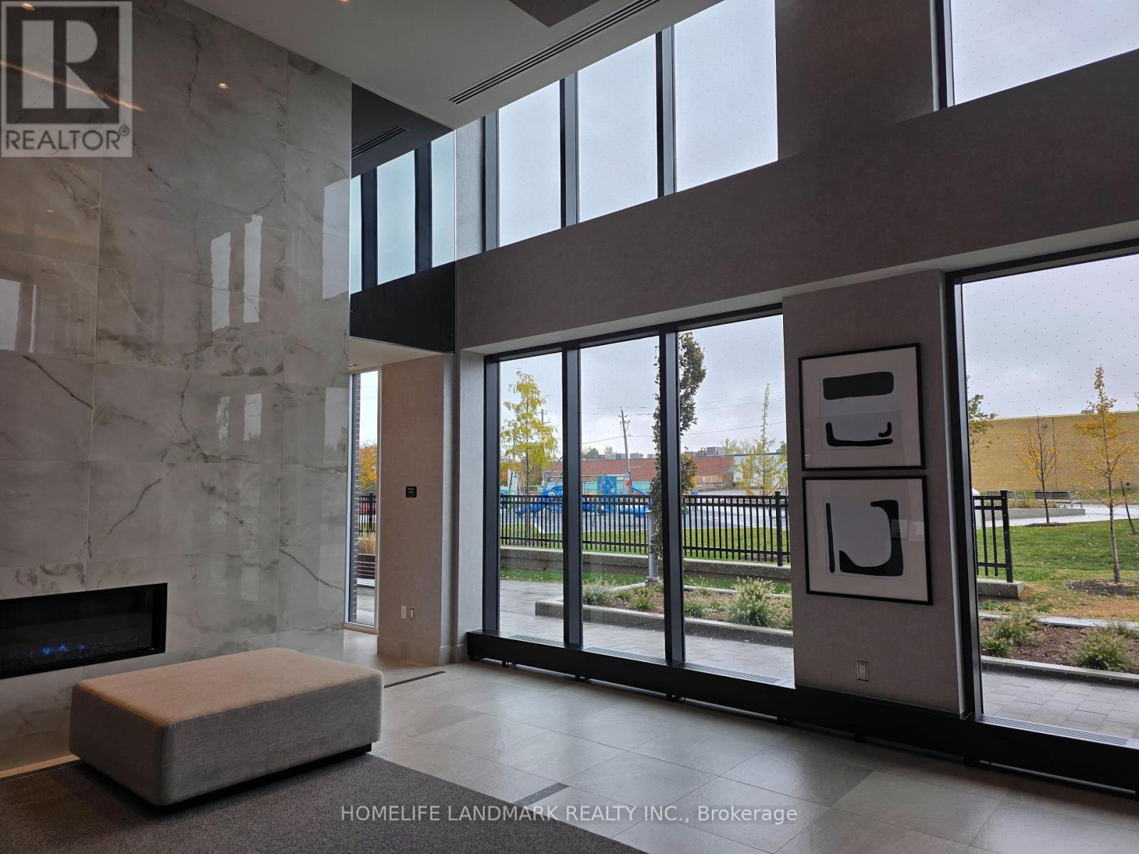 708 - 185 Deerfield Road, Newmarket, Ontario  L3Y 0G7 - Photo 3 - N12445999