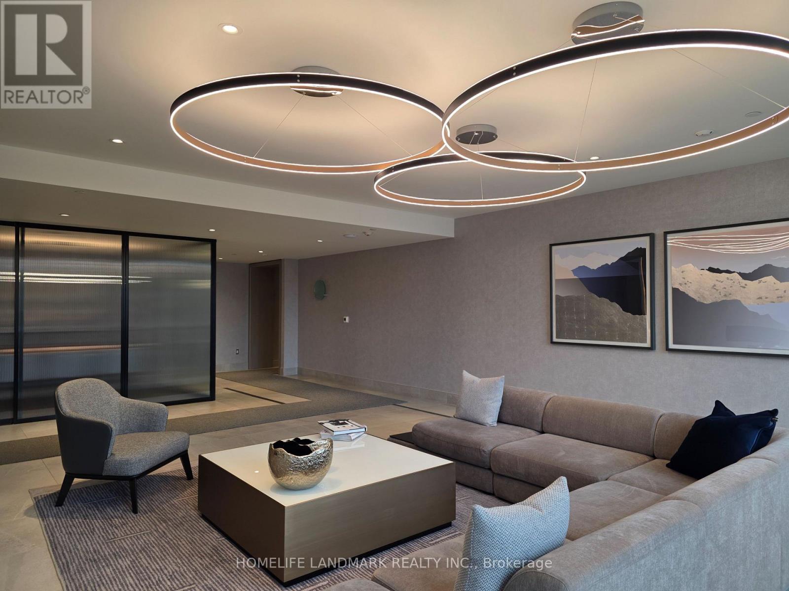 708 - 185 Deerfield Road, Newmarket, Ontario  L3Y 0G7 - Photo 5 - N12445999