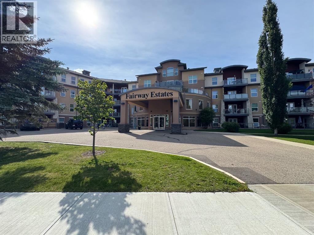 203, 5040 53 Street, Sylvan Lake, Alberta