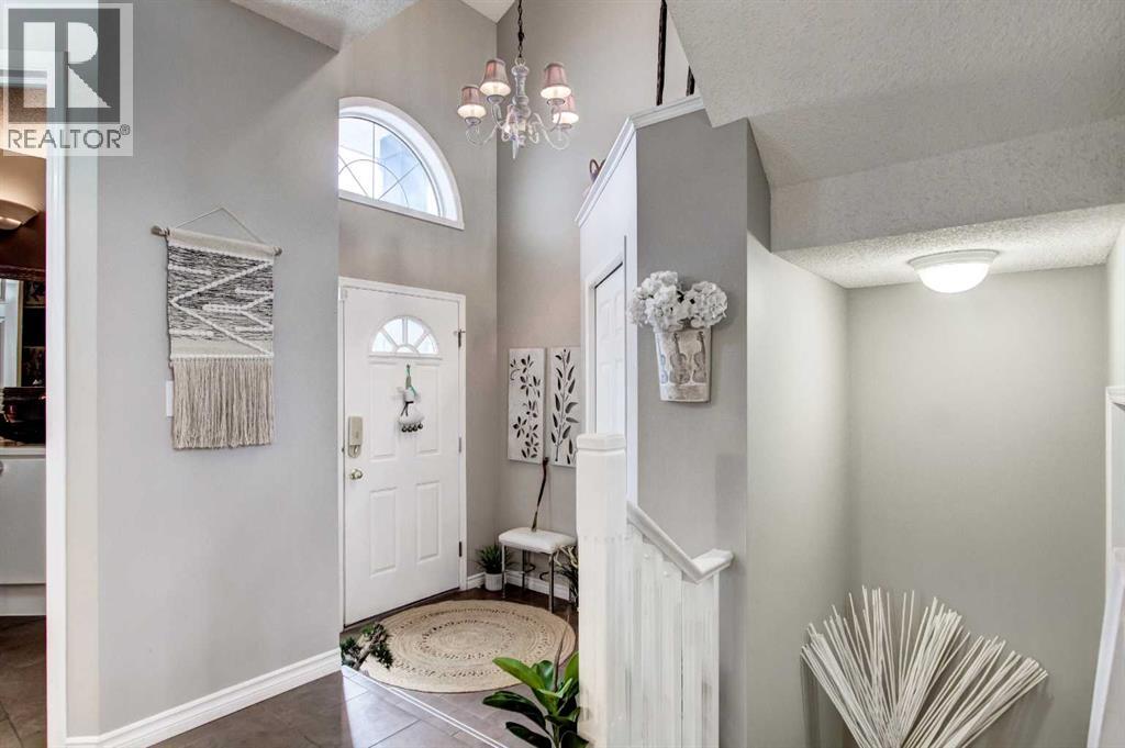 1121 Sierra Morena Court Sw, Calgary, Alberta  T3H 3N1 - Photo 2 - A2262194