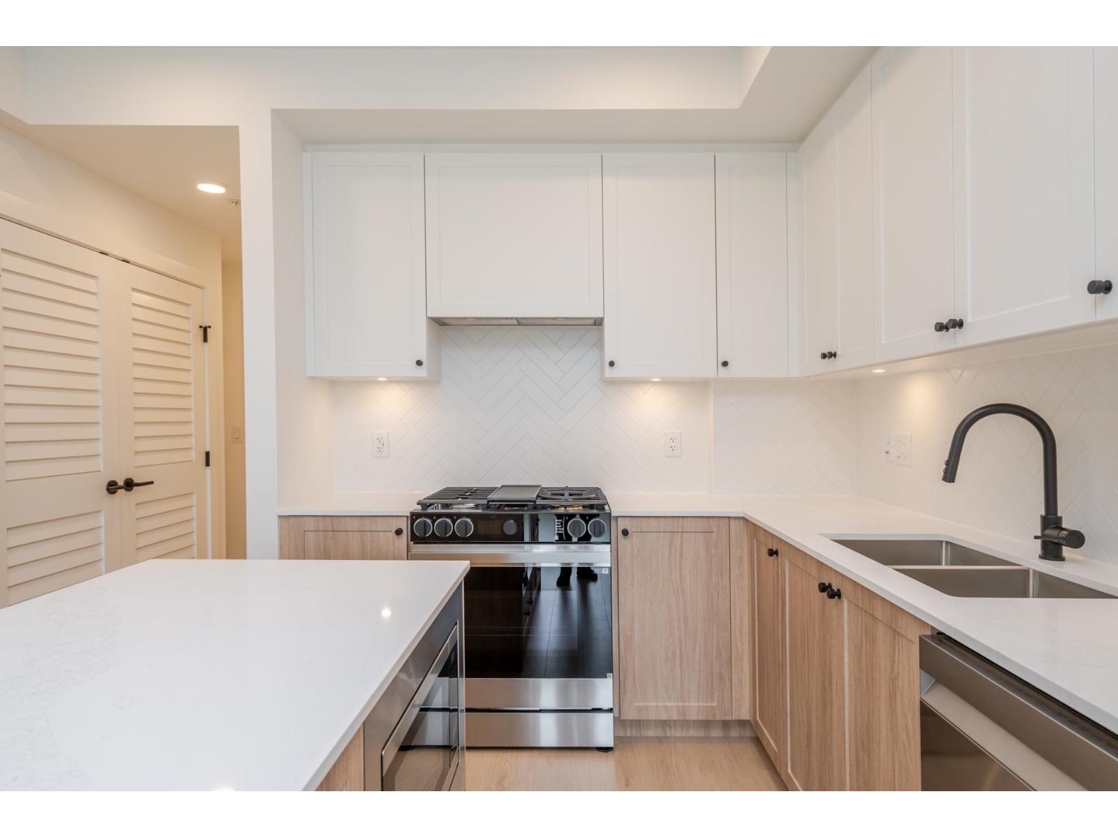 207 19953 76 Avenue, Langley, British Columbia V2Y 1S3 - Photo 1 - R3012528