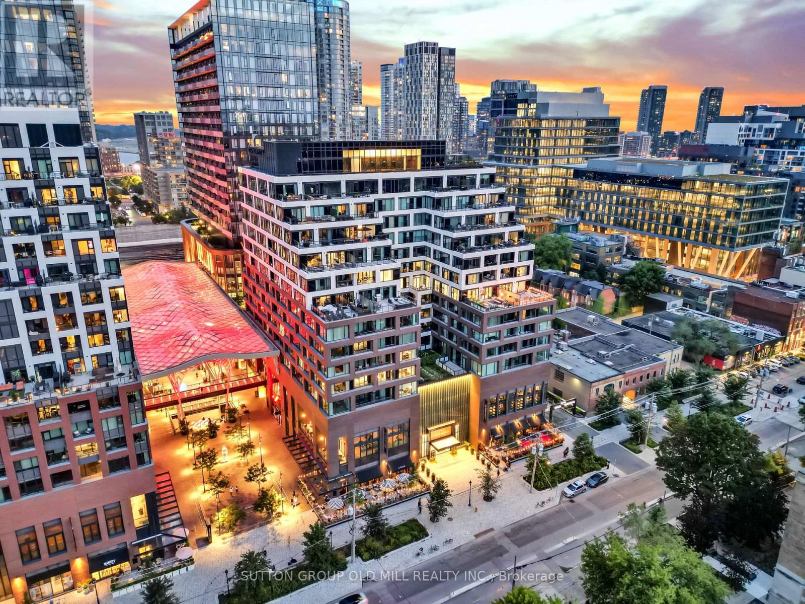 711 - 455 Wellington Street W, Toronto, Ontario  M5J 2R2 - Photo 2 - C12493880