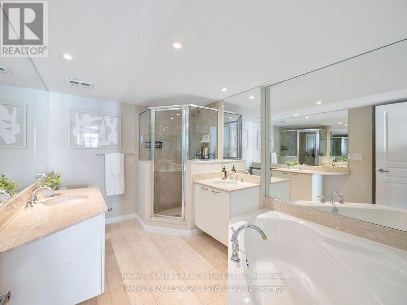 1309 - 140 Simcoe Street, Toronto, Ontario  M5H 4E9 - Photo 18 - C12493944