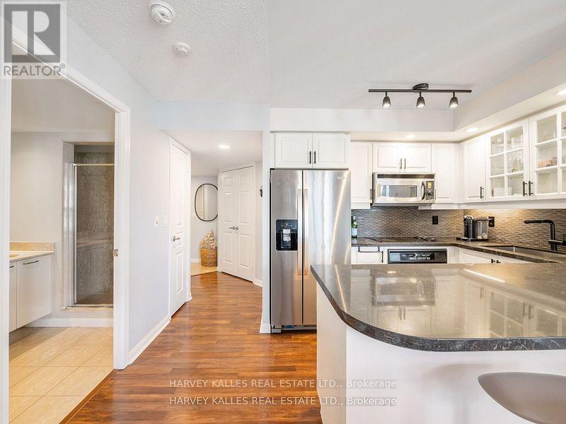 1309 - 140 Simcoe Street, Toronto, Ontario  M5H 4E9 - Photo 3 - C12493944