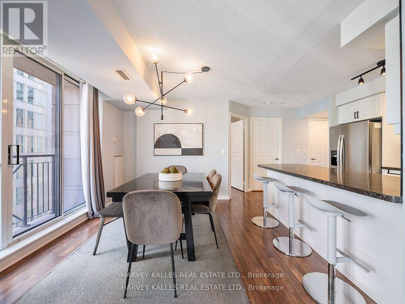 1309 - 140 Simcoe Street, Toronto, Ontario  M5H 4E9 - Photo 7 - C12493944