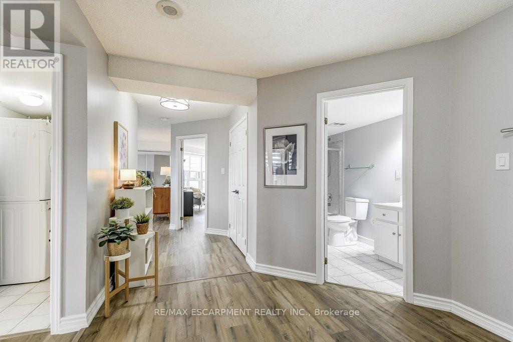 9d - 67 Caroline Street, Hamilton, Ontario  L8P 3K8 - Photo 12 - X12476116