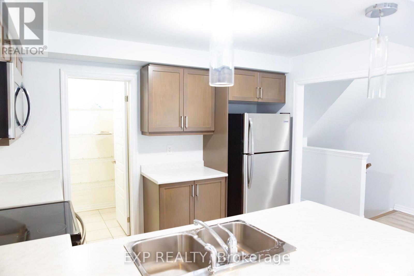 17 - 230 Avonsyde Boulevard, Hamilton, Ontario  L8B 1T9 - Photo 12 - X12477246