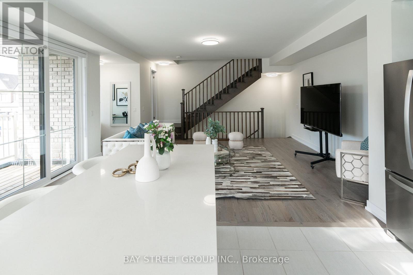 2 William Shearn Crescent, Markham, Ontario  L6C 3J3 - Photo 13 - N12493914