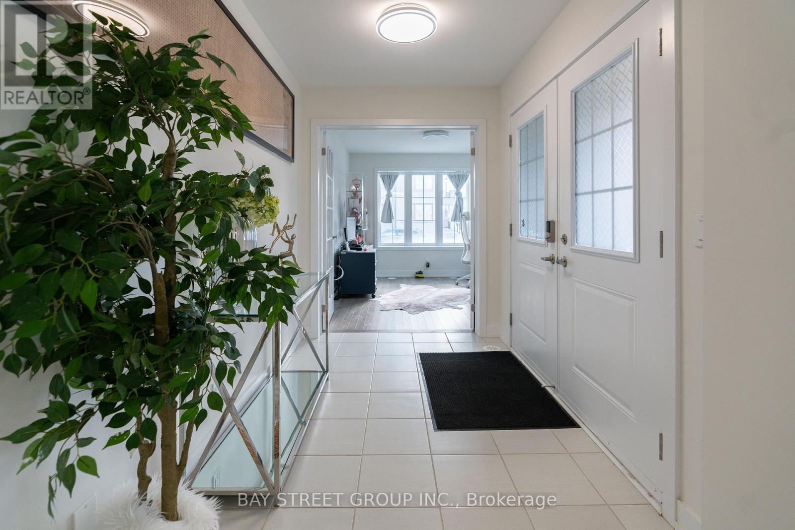 2 William Shearn Crescent, Markham, Ontario  L6C 3J3 - Photo 3 - N12493914