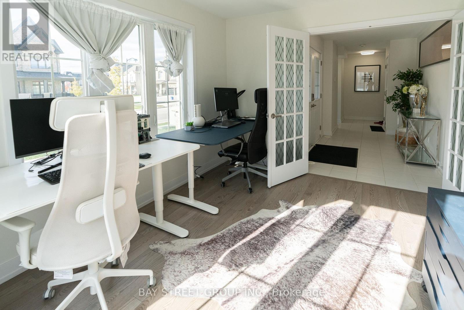 2 William Shearn Crescent, Markham, Ontario  L6C 3J3 - Photo 5 - N12493914