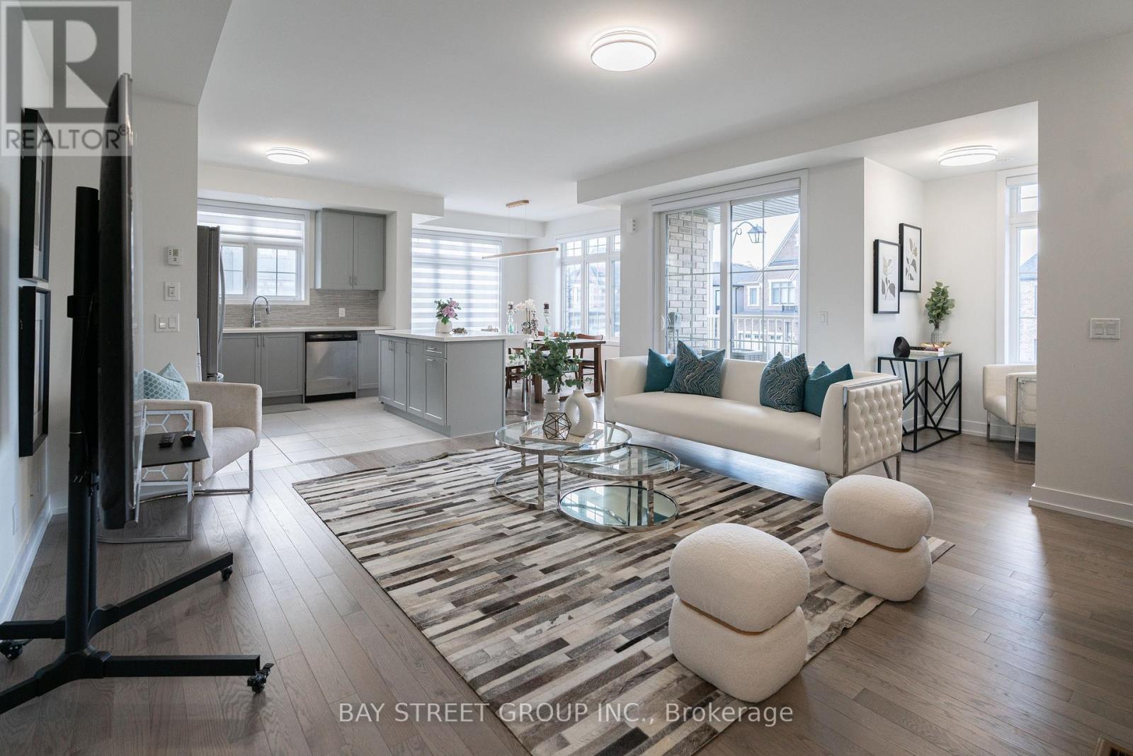 2 William Shearn Crescent, Markham, Ontario  L6C 3J3 - Photo 6 - N12493914