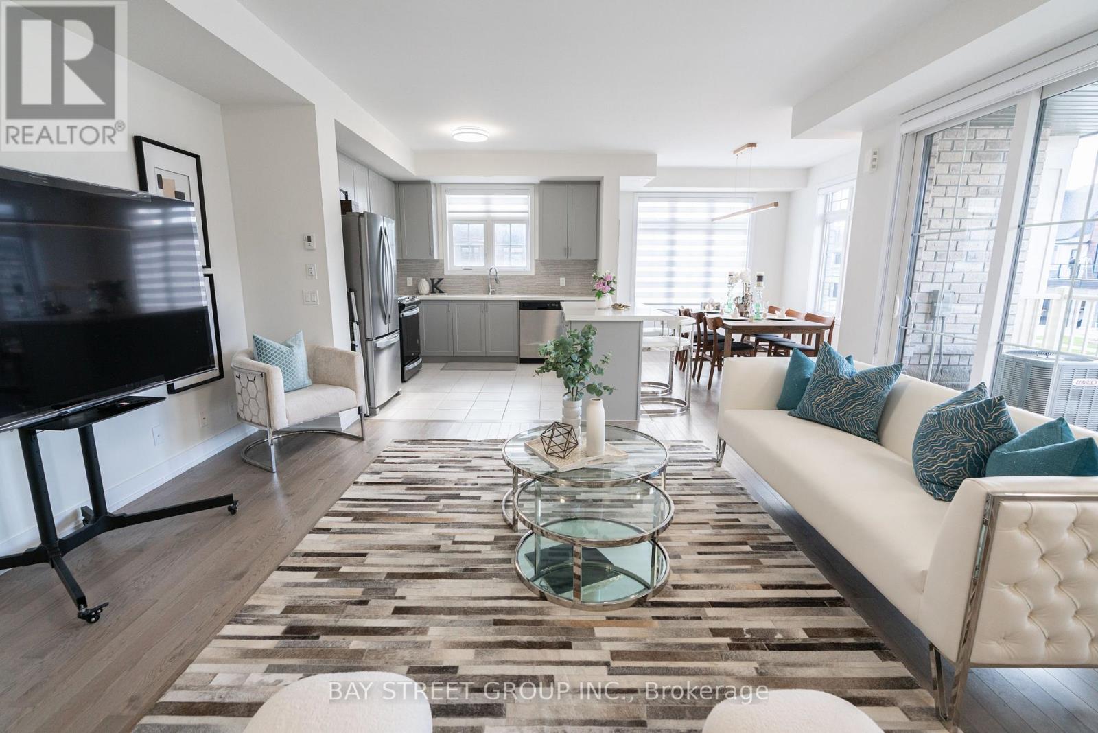 2 William Shearn Crescent, Markham, Ontario  L6C 3J3 - Photo 7 - N12493914