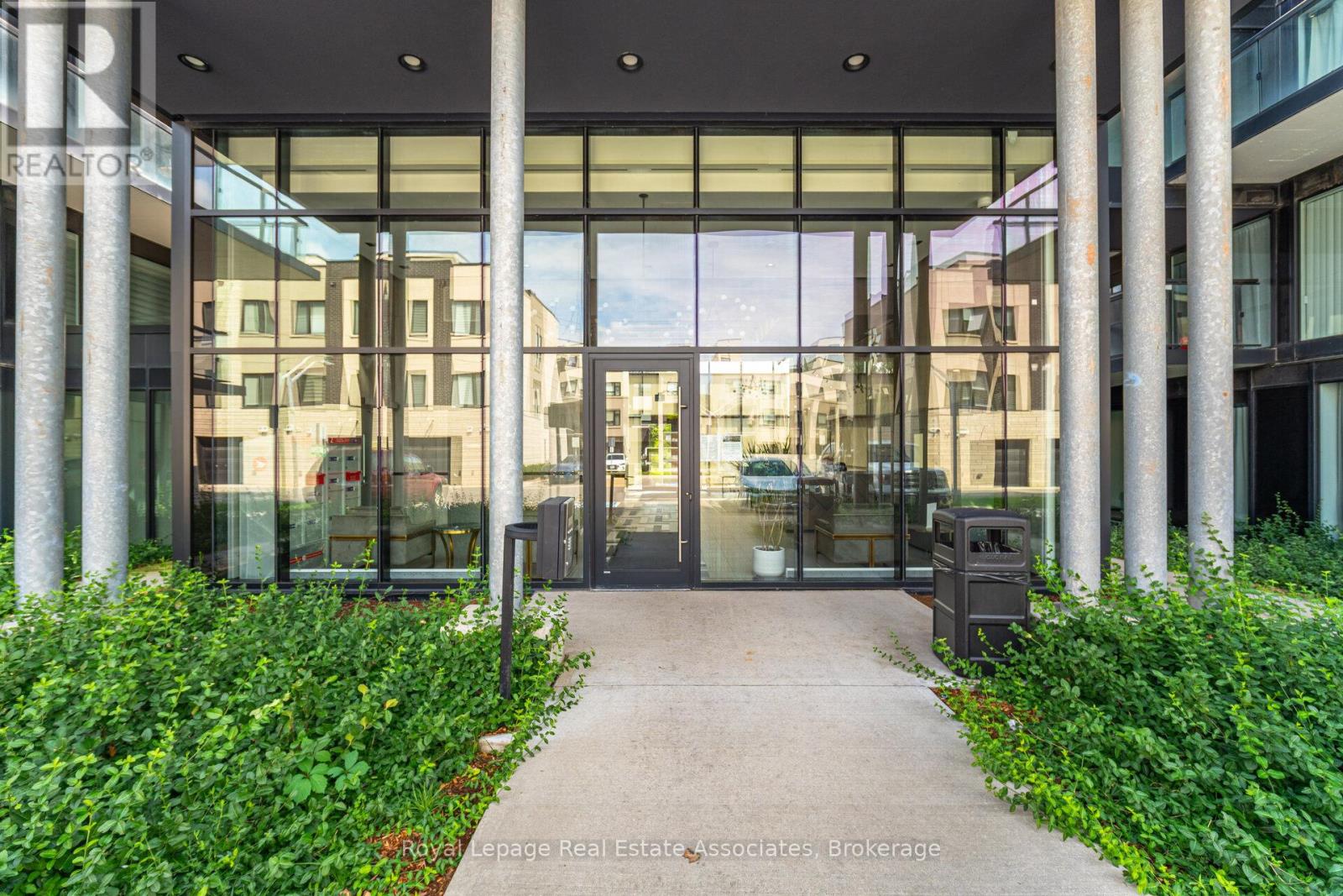 B327 - 1119 Cooke Boulevard, Burlington, Ontario  L7T 0C7 - Photo 2 - W12493856