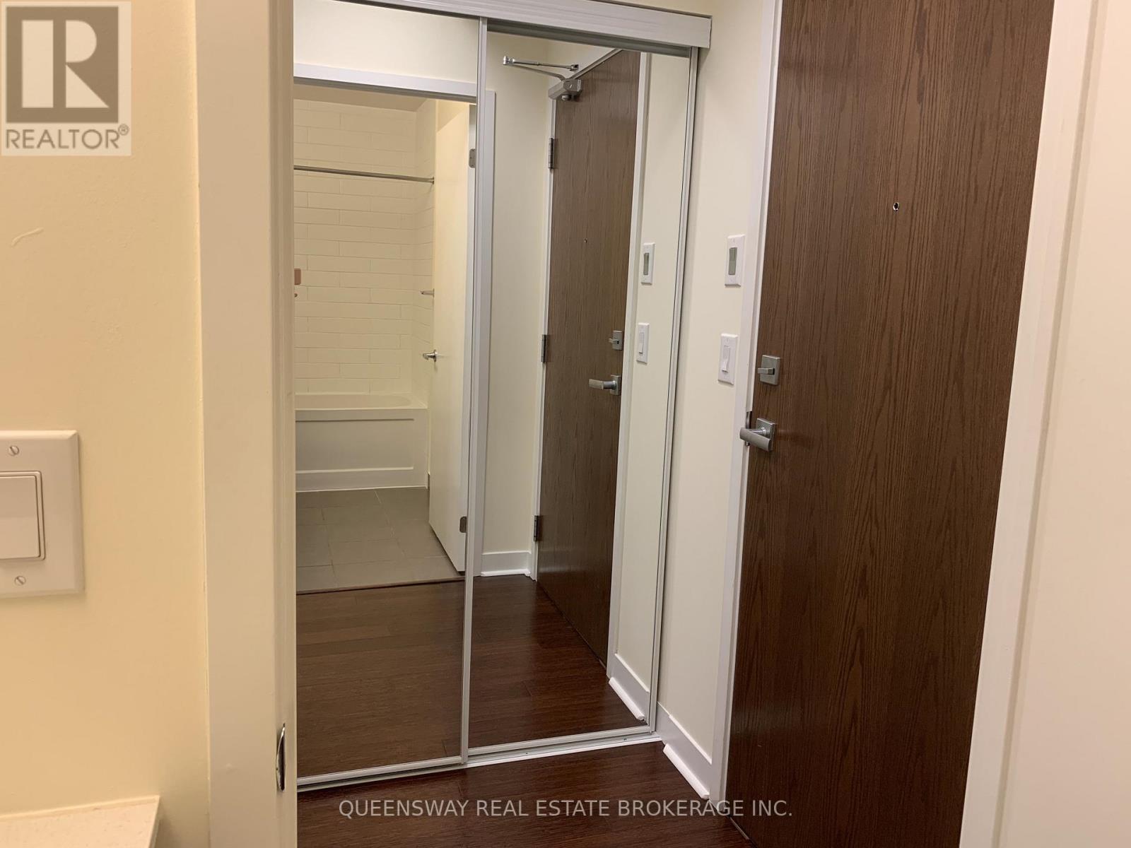 2104 - 360 Square One Drive, Mississauga, Ontario  L5B 0G7 - Photo 7 - W12493884