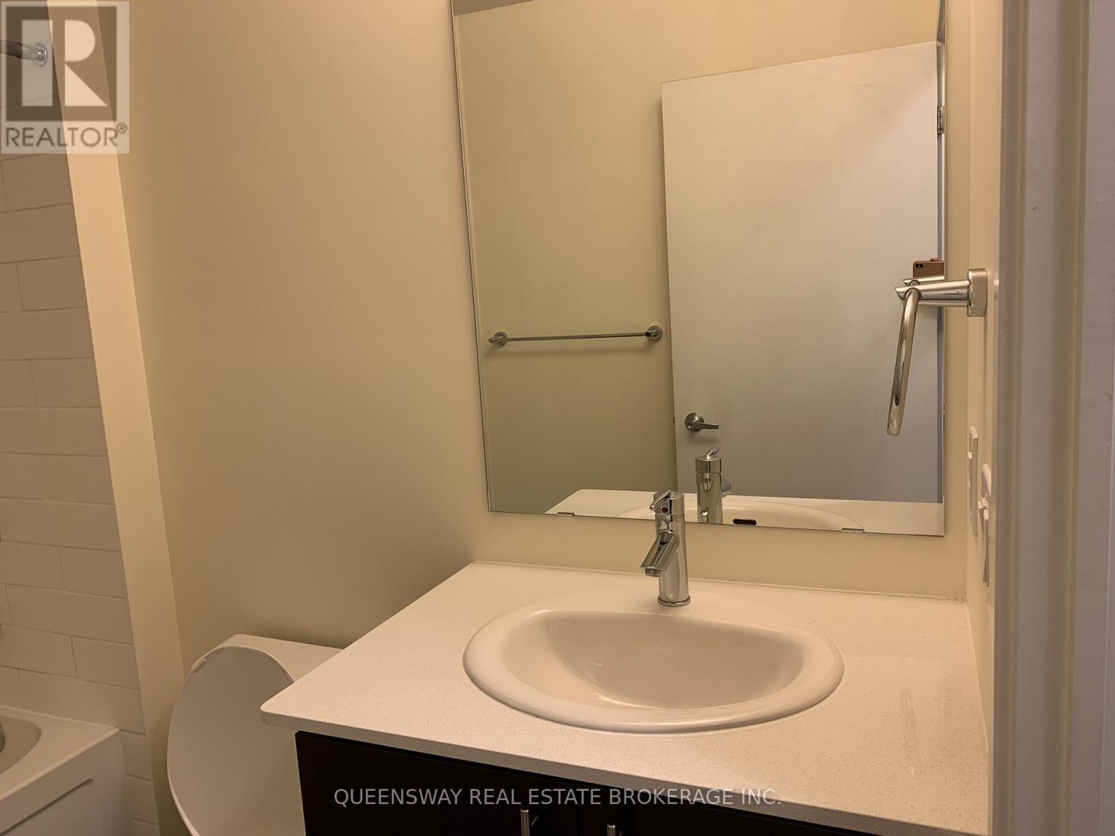 2104 - 360 Square One Drive, Mississauga, Ontario  L5B 0G7 - Photo 8 - W12493884