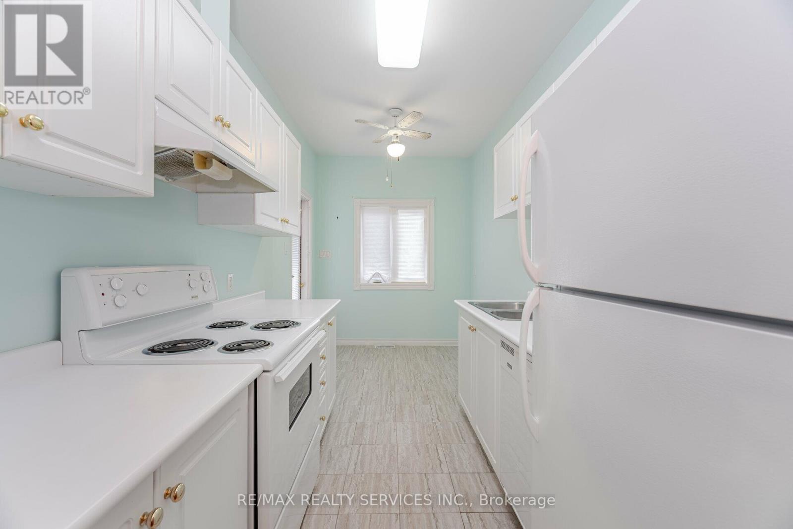 5 - 9 Ferndown Crescent, Brampton, Ontario  L6P 1C3 - Photo 13 - W12493912