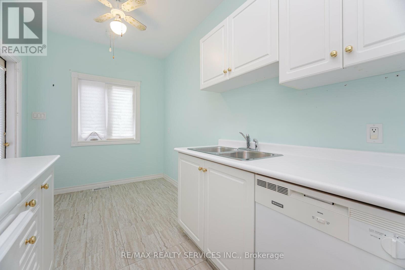 5 - 9 Ferndown Crescent, Brampton, Ontario  L6P 1C3 - Photo 15 - W12493912