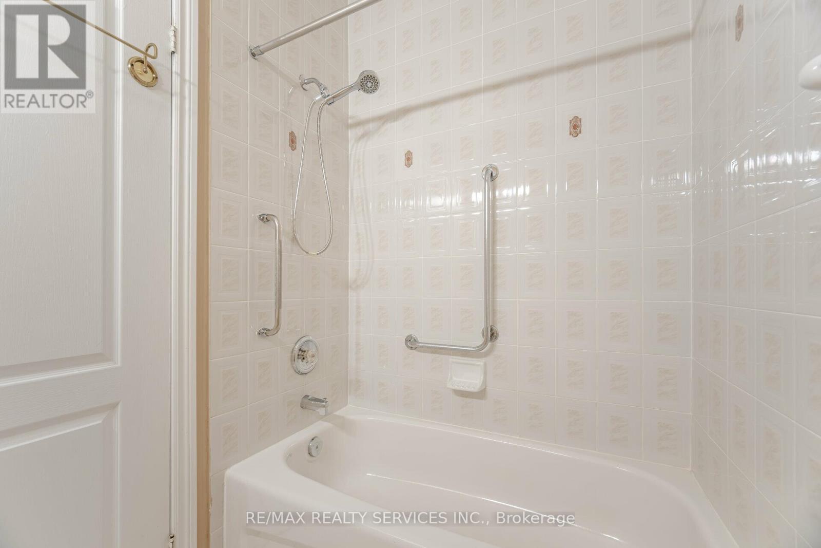 5 - 9 Ferndown Crescent, Brampton, Ontario  L6P 1C3 - Photo 22 - W12493912