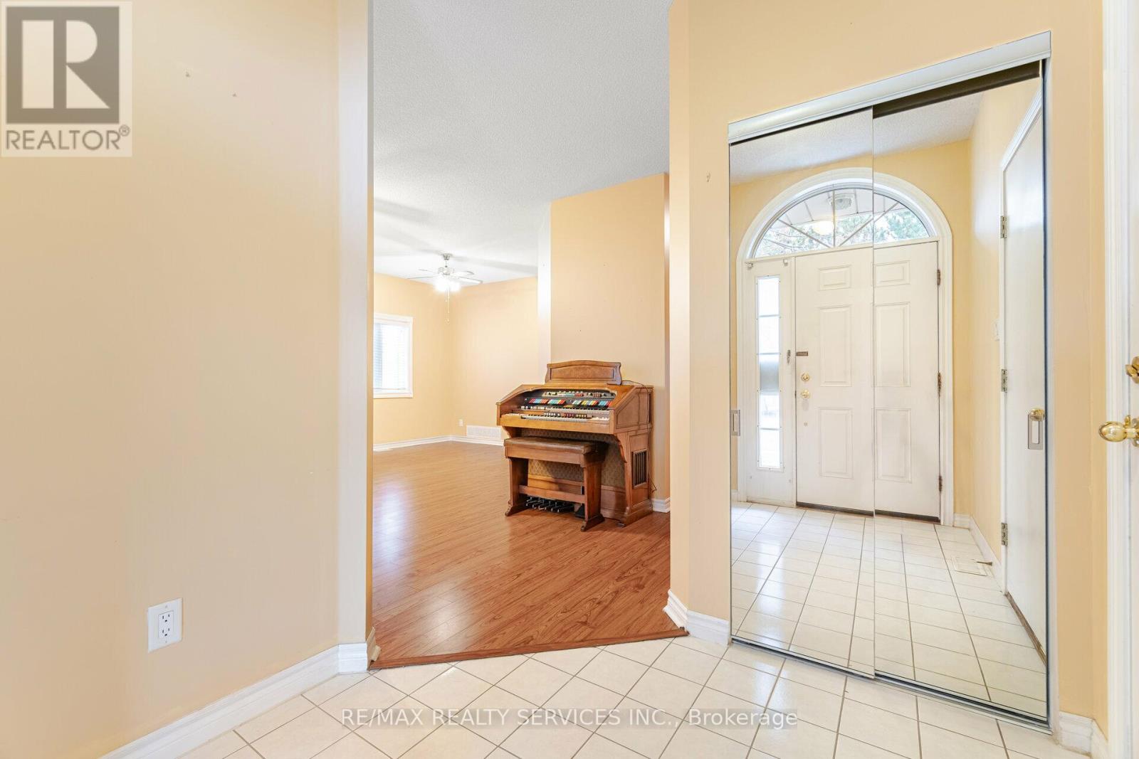 5 - 9 Ferndown Crescent, Brampton, Ontario  L6P 1C3 - Photo 6 - W12493912