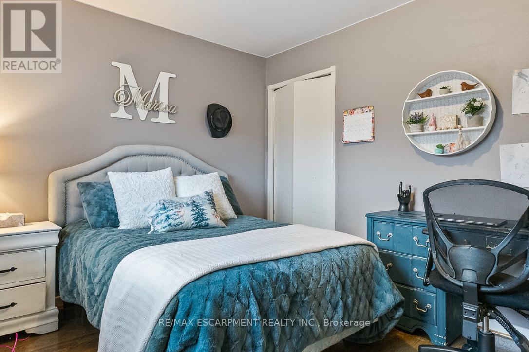 941 Stainton Drive, Mississauga, Ontario  L5C 1G2 - Photo 24 - W12493918