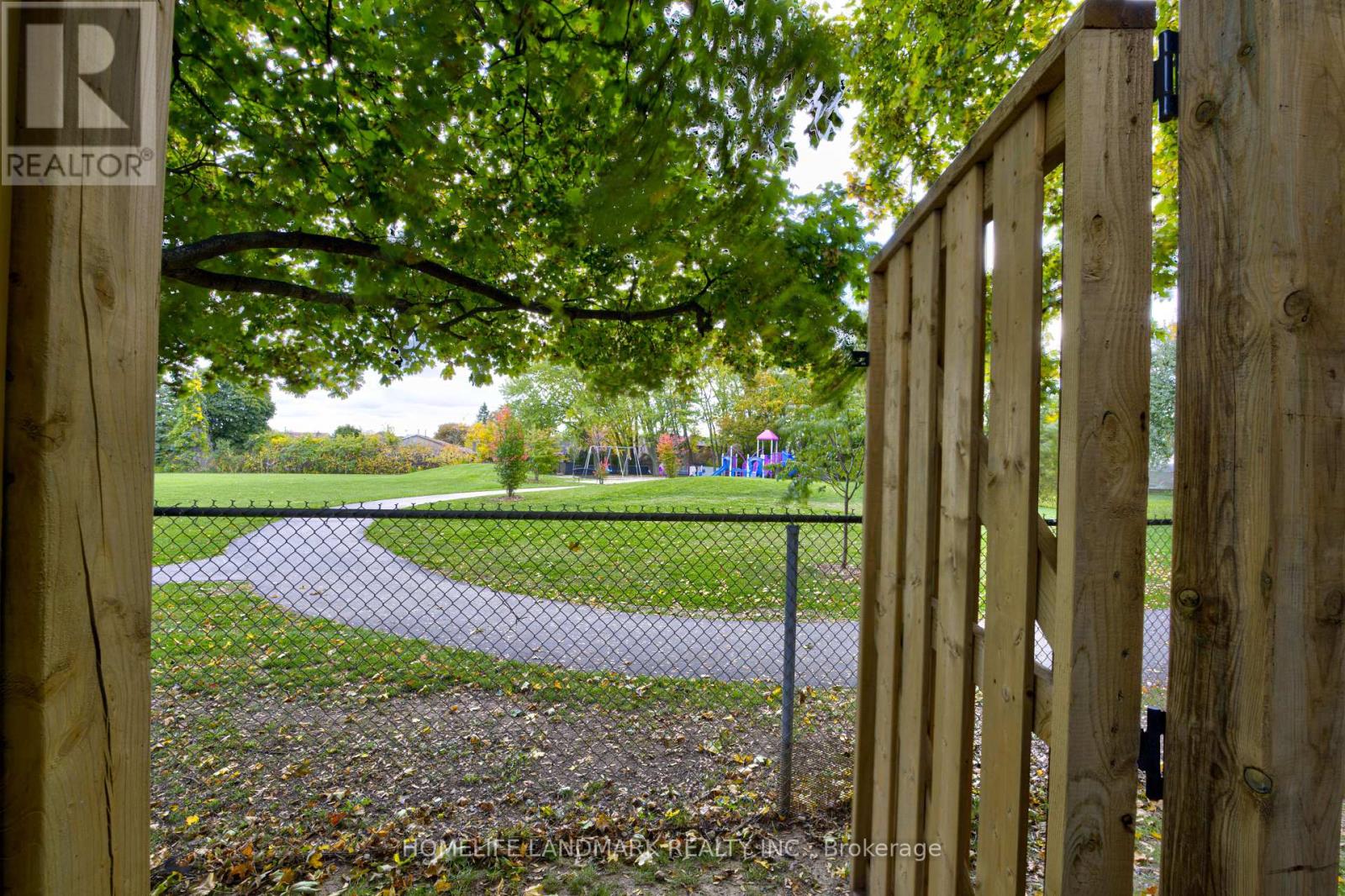 18 - 2185 Fairchild Boulevard, Burlington, Ontario  L7P 3P6 - Photo 3 - W12493932