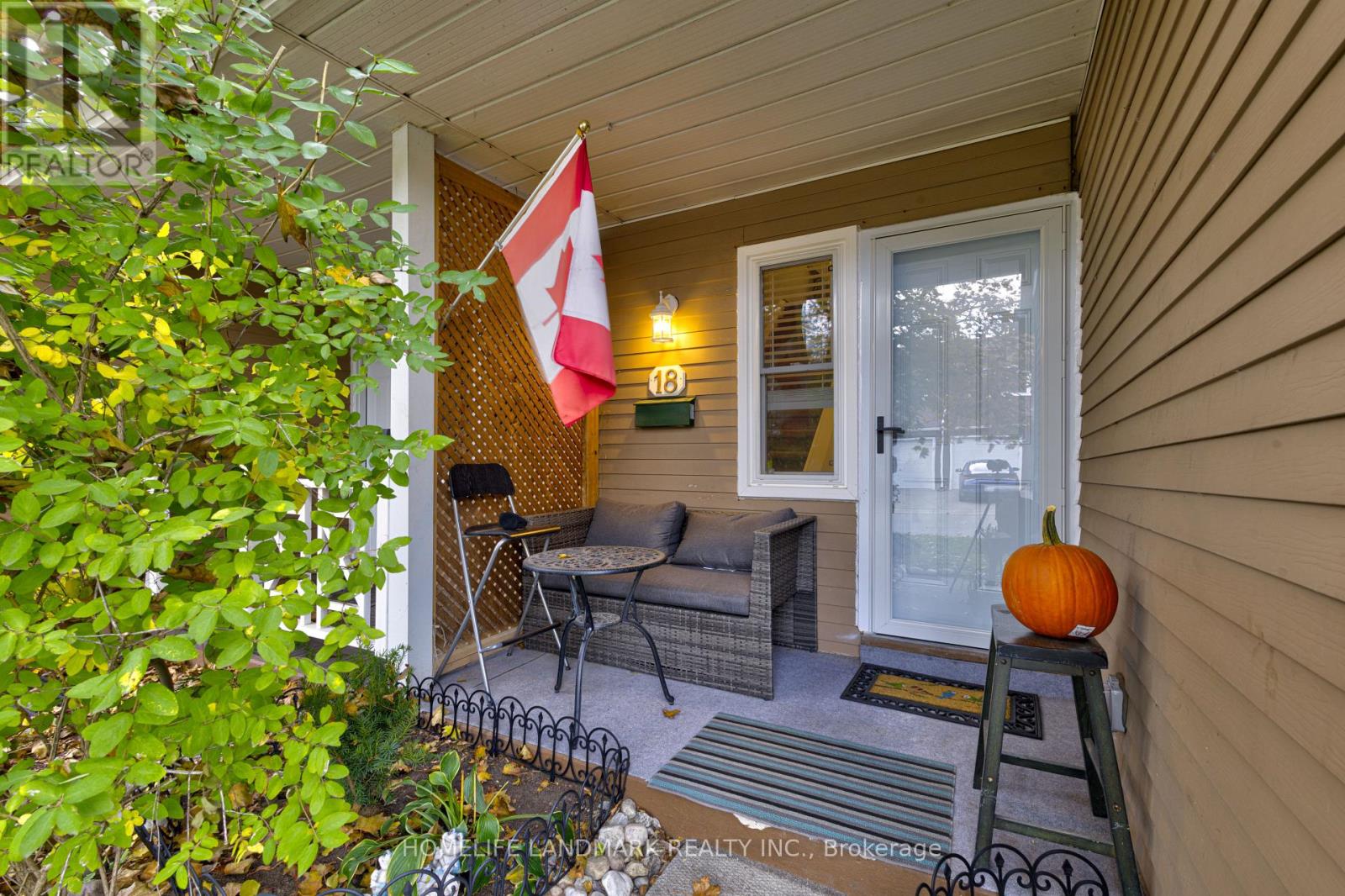 18 - 2185 Fairchild Boulevard, Burlington, Ontario  L7P 3P6 - Photo 4 - W12493932