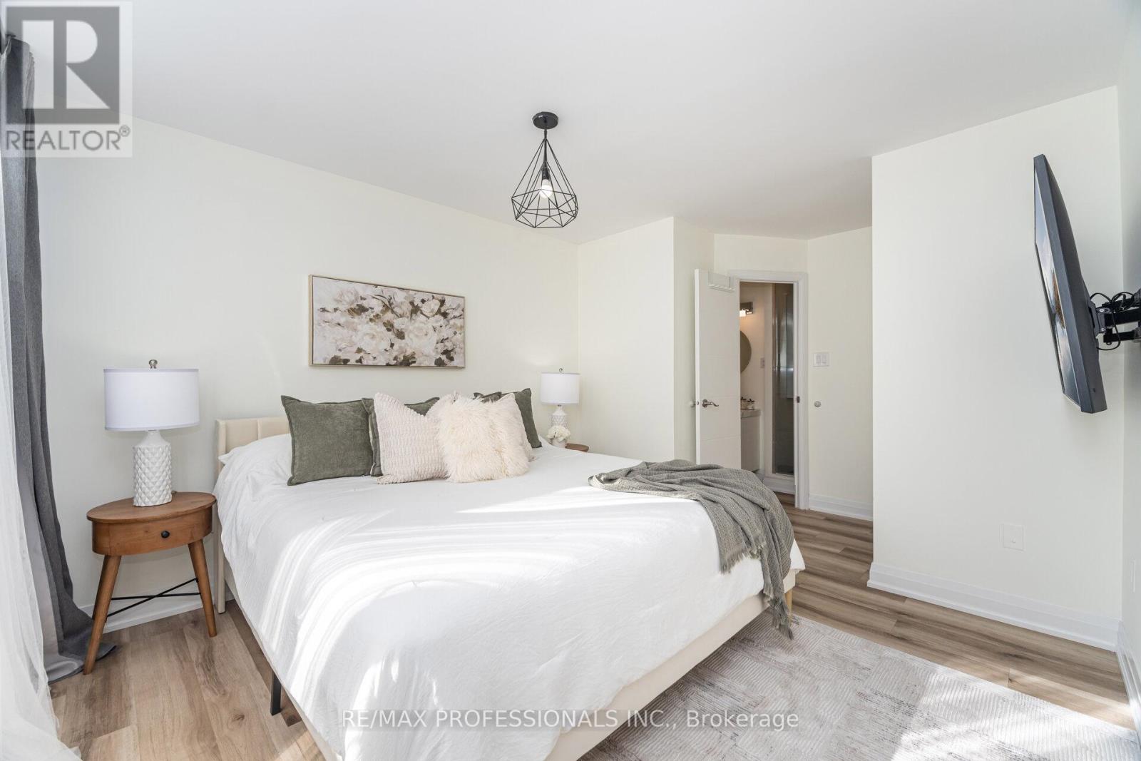 326b - 364 The East Mall, Toronto, Ontario  M9B 6C5 - Photo 25 - W12489914