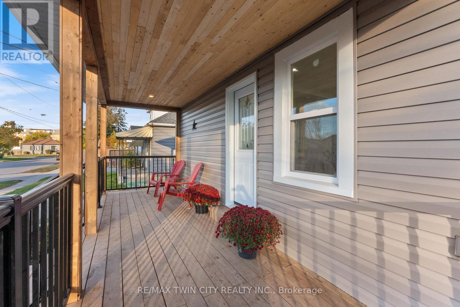 25 Dundee Street, Brantford, Ontario  N3R 4M2 - Photo 5 - X12493870