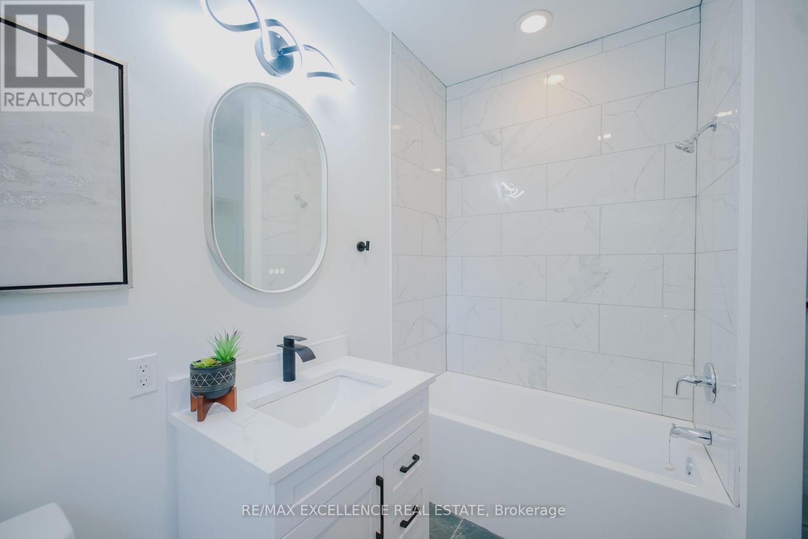 11 East 25th Street, Hamilton, Ontario  L8V 2Z9 - Photo 10 - X12493942