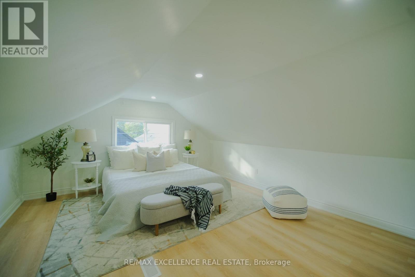 11 East 25th Street, Hamilton, Ontario  L8V 2Z9 - Photo 16 - X12493942