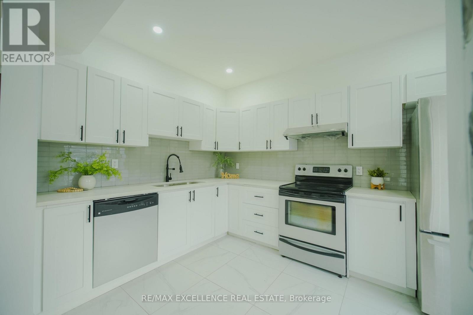 11 East 25th Street, Hamilton, Ontario  L8V 2Z9 - Photo 5 - X12493942