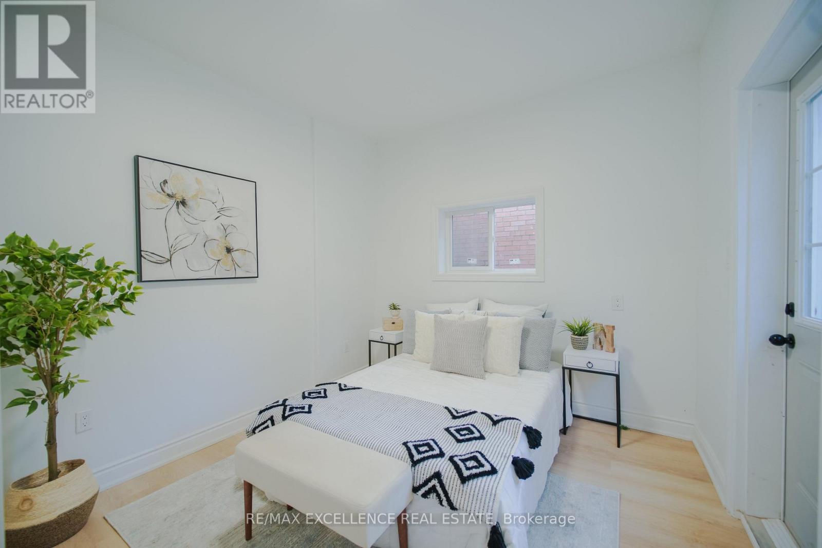 11 East 25th Street, Hamilton, Ontario  L8V 2Z9 - Photo 8 - X12493942