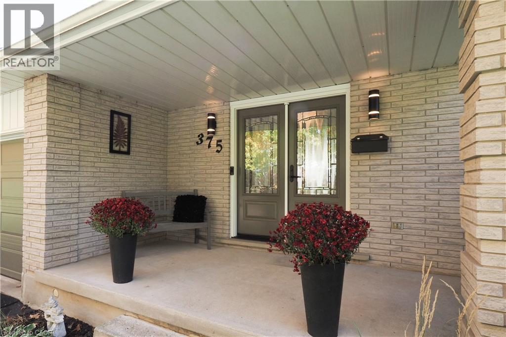 375 Crimson Drive, Waterloo, Ontario  N2K 2V2 - Photo 3 - 40780412