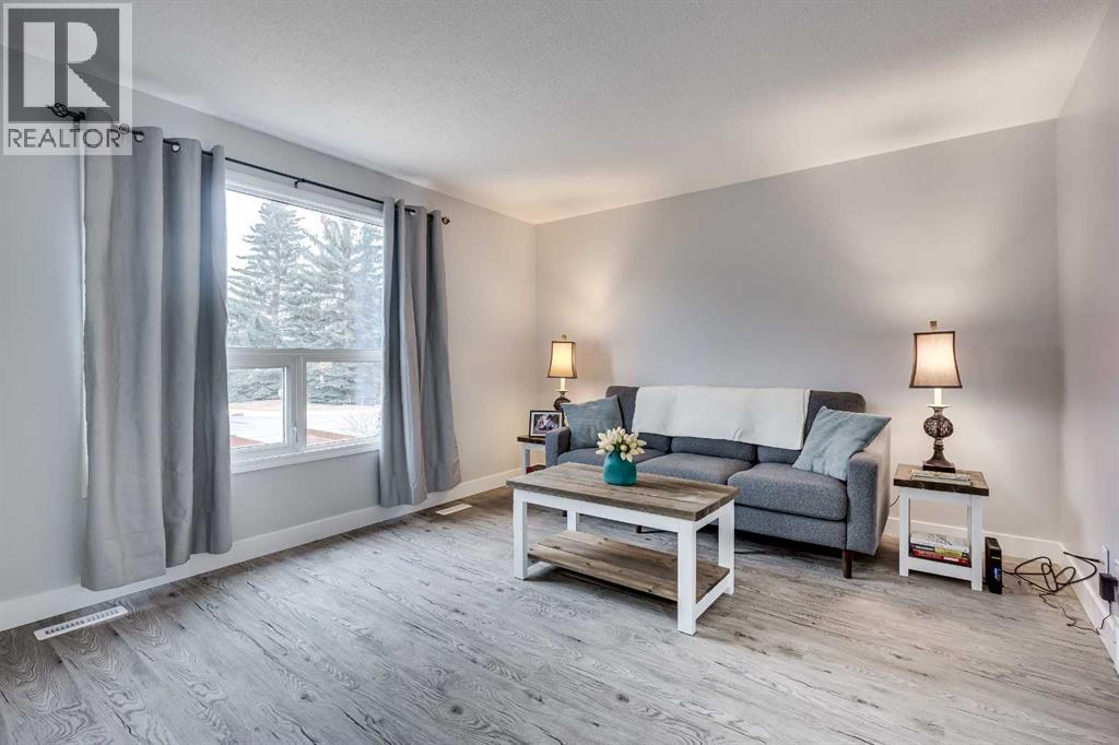 3905 54 Avenue, Innisfail, Alberta  T4G 1E9 - Photo 3 - A2268006