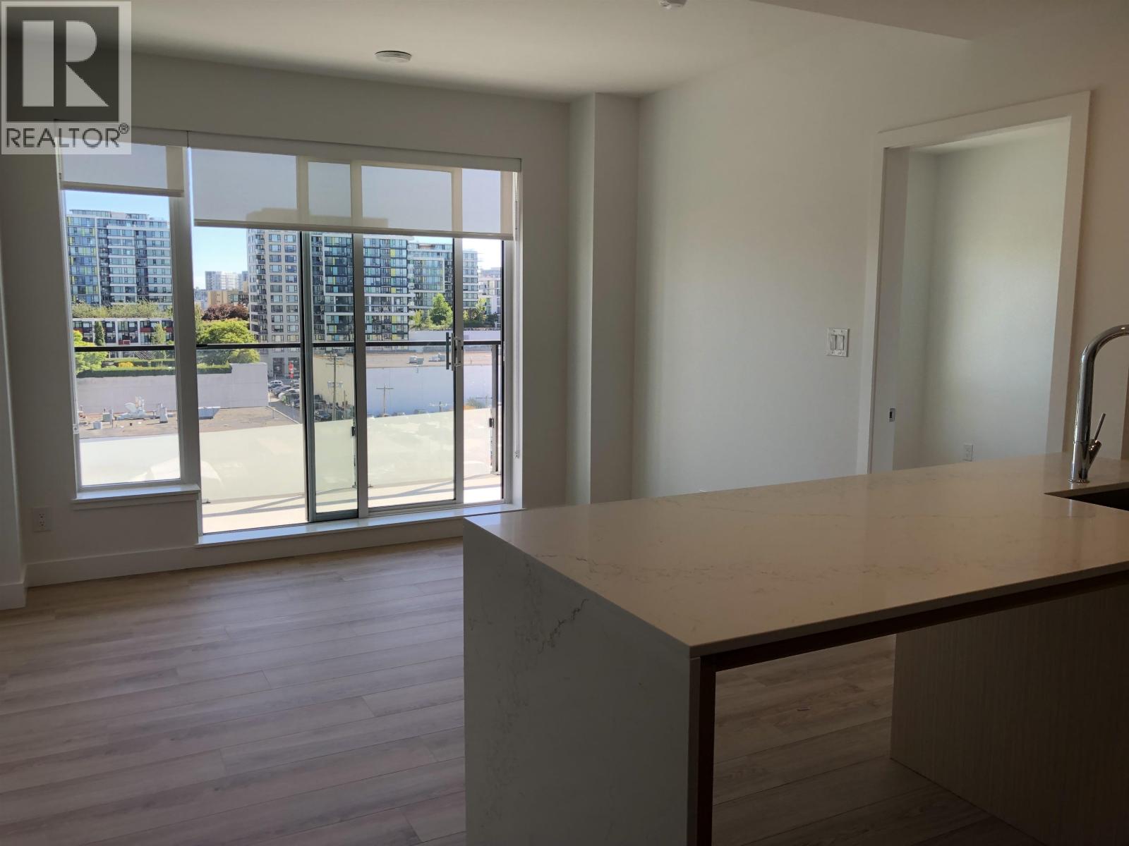 807 7977 LANSDOWNE ROAD, Richmond, British Columbia