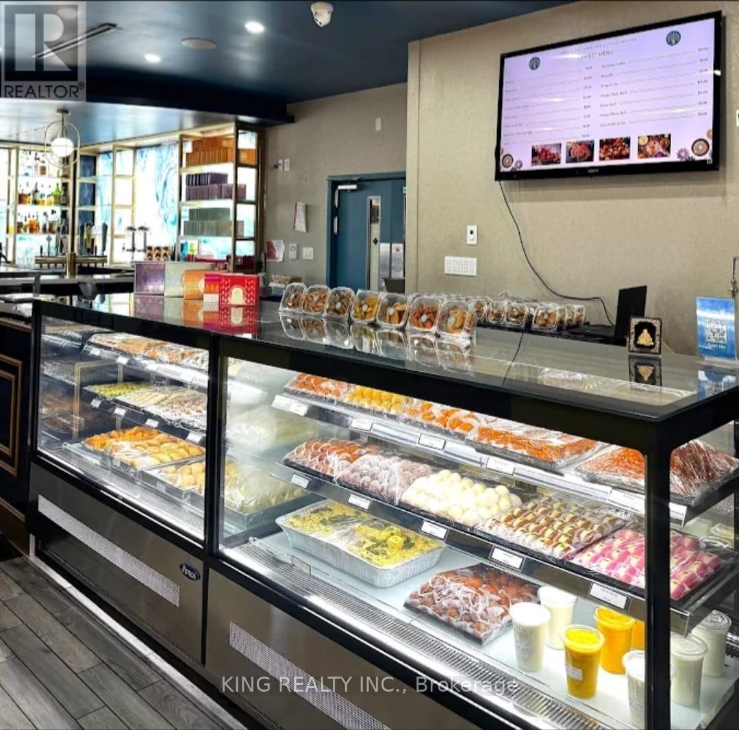 25 Aventura Court, Mississauga, Ontario  L5T 3A1 - Photo 6 - W12490724