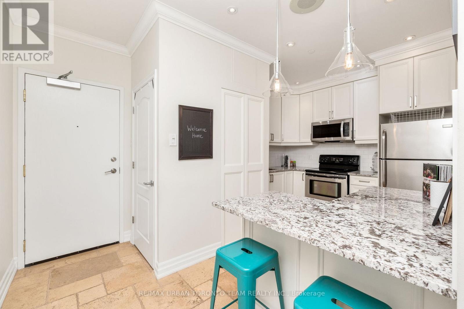 401 - 393 King Street W, Toronto, Ontario  M5V 3G8 - Photo 10 - C12494008