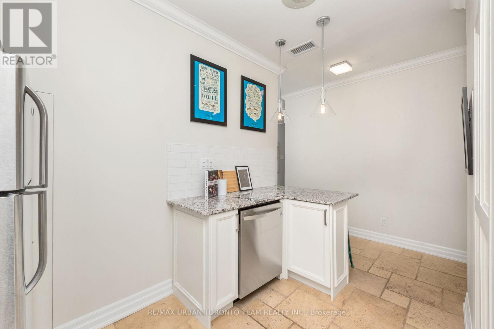 401 - 393 King Street W, Toronto, Ontario  M5V 3G8 - Photo 13 - C12494008