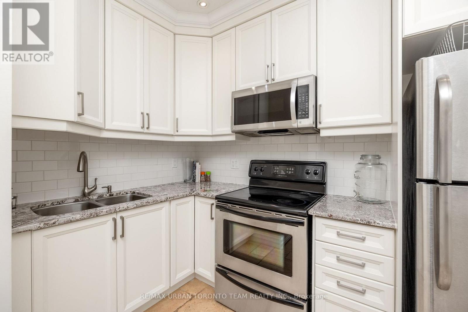 401 - 393 King Street W, Toronto, Ontario  M5V 3G8 - Photo 14 - C12494008