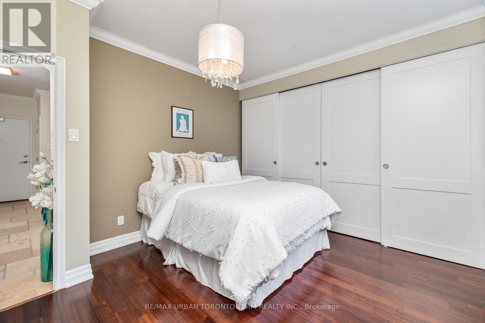 401 - 393 King Street W, Toronto, Ontario  M5V 3G8 - Photo 18 - C12494008