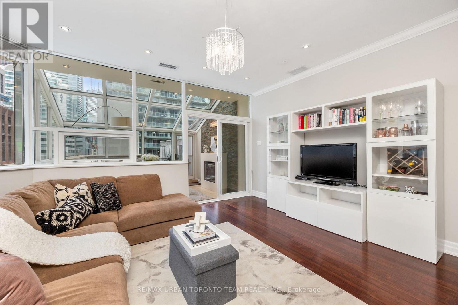 401 - 393 King Street W, Toronto, Ontario  M5V 3G8 - Photo 6 - C12494008