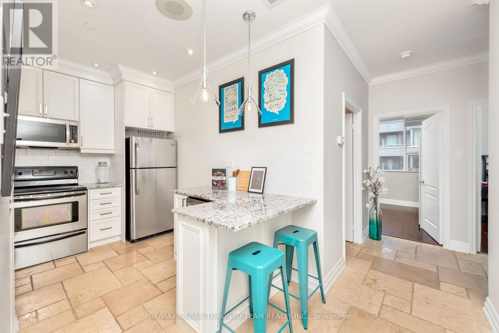 401 - 393 King Street W, Toronto, Ontario  M5V 3G8 - Photo 8 - C12494008